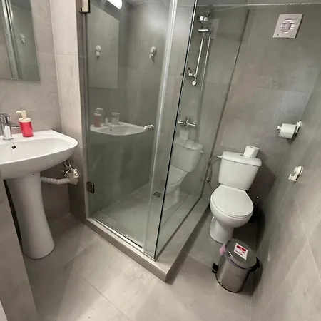 Red Cabin-larnaca Centrum Apartament *