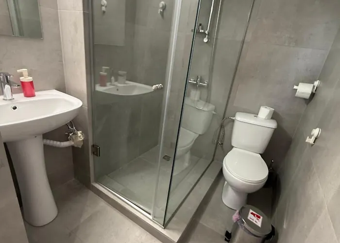 Red Cabin-larnaca Centrum Apartament *